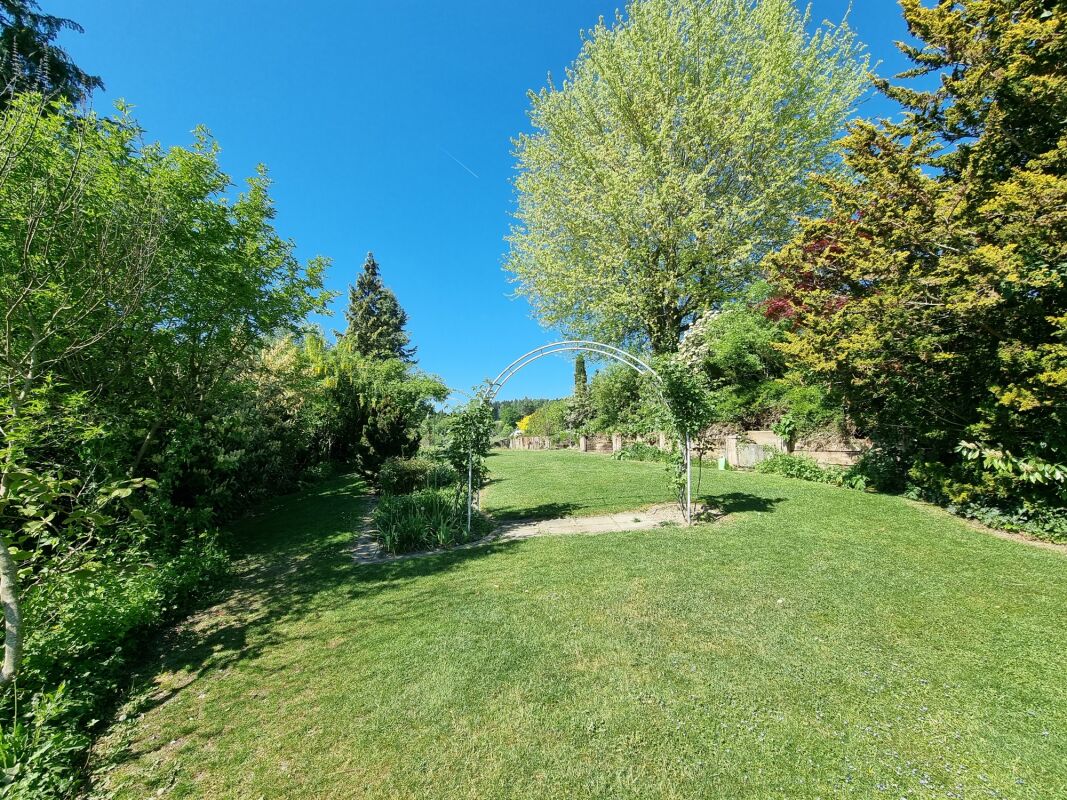Garten im unteren Bereich des Anwesens
